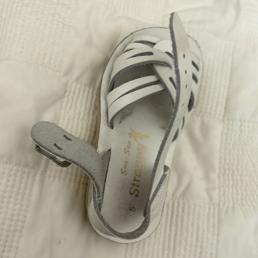 White Salt Water sandals 🌊 - Picture 2 of 4